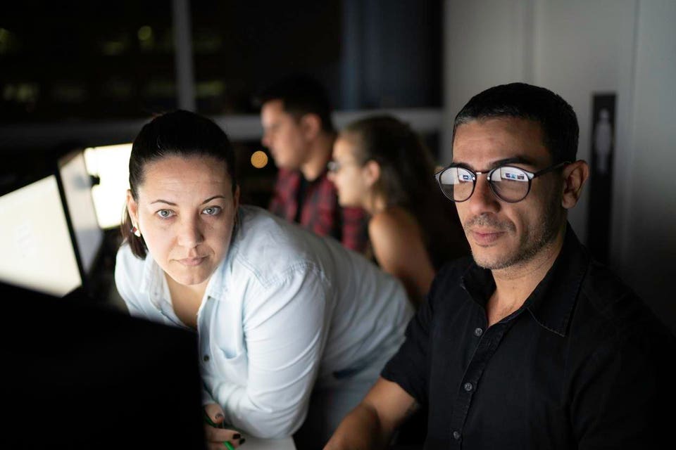 Surprising New Trend Of Agentic AI ‘Renting Humans’ To Perform Tasks That The AI Wants Done On Its Behalf