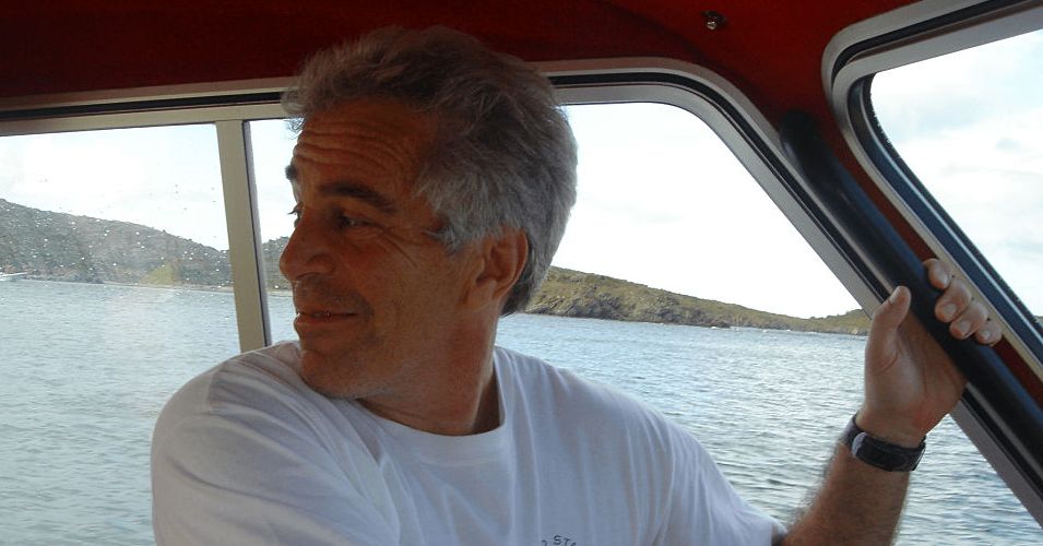 Jeffrey Epstein tinha um "hacker pessoal", informante alegações