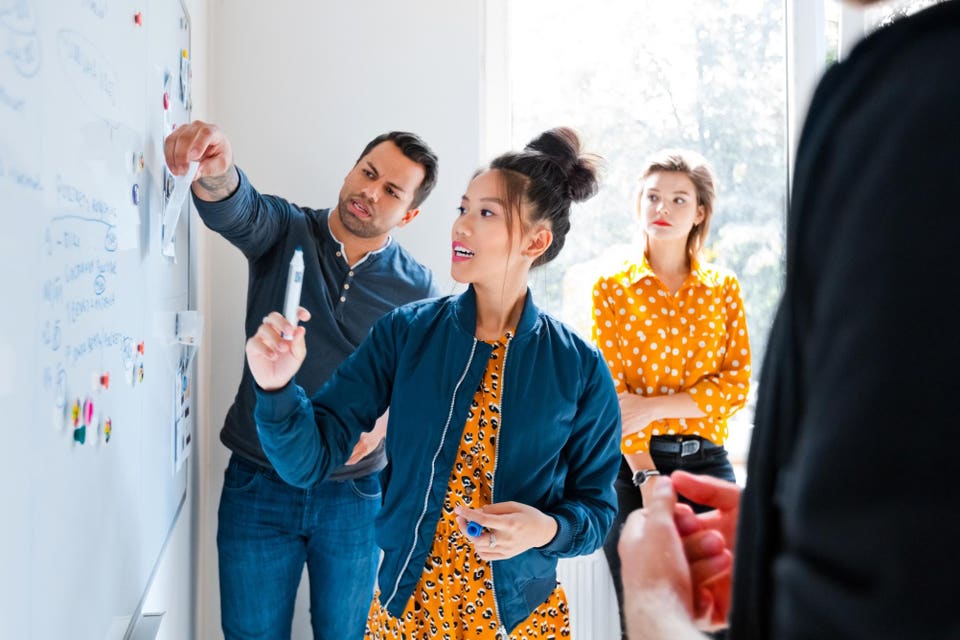 AI Personas Take On Critical Role Of Being Therapy Evaluators For Assessing Mental Health Guidance